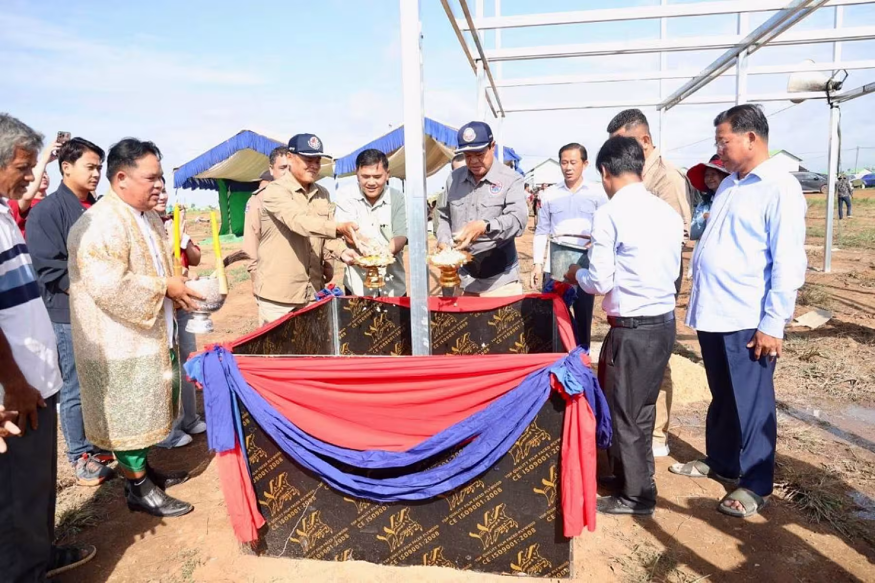 ឯកឧត្តម គន់ គីម អញ្ជើញក្នុងពិធីបញ្ចុះបឋមសិលាសាងសង់ផ្ទះបណ្តោះអាសន្នជំហានទី២ សម្រាប់ពលរដ្ឋភៀសសឹក ខេត្តឧត្តរមានជ័យ