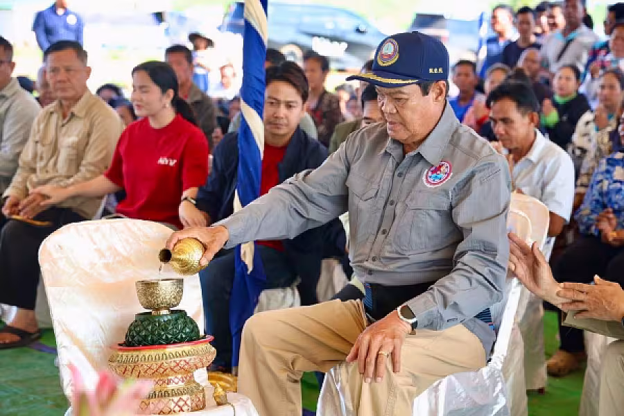 ឯកឧត្តម គន់ គីម អញ្ជើញក្នុងពិធីបញ្ចុះបឋមសិលាសាងសង់ផ្ទះបណ្តោះអាសន្នជំហានទី២ សម្រាប់ពលរដ្ឋភៀសសឹក ខេត្តឧត្តរមានជ័យ - Image 5