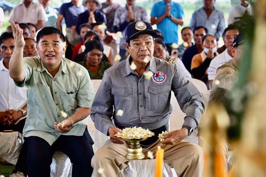 ឯកឧត្តម គន់ គីម អញ្ជើញក្នុងពិធីបញ្ចុះបឋមសិលាសាងសង់ផ្ទះបណ្តោះអាសន្នជំហានទី២ សម្រាប់ពលរដ្ឋភៀសសឹក ខេត្តឧត្តរមានជ័យ - Image 7