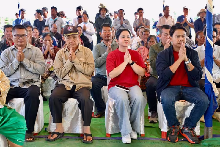ឯកឧត្តម គន់ គីម អញ្ជើញក្នុងពិធីបញ្ចុះបឋមសិលាសាងសង់ផ្ទះបណ្តោះអាសន្នជំហានទី២ សម្រាប់ពលរដ្ឋភៀសសឹក ខេត្តឧត្តរមានជ័យ - Image 10