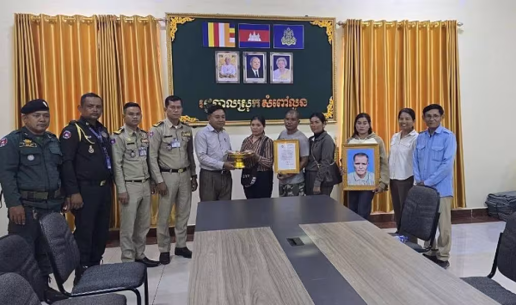 អ.ន.ក.ស្រុកសំពៅលូន នាំយកថវិកាមរណសង្គ្រោះជូនគ្រួសារសមាជិក - Image 2