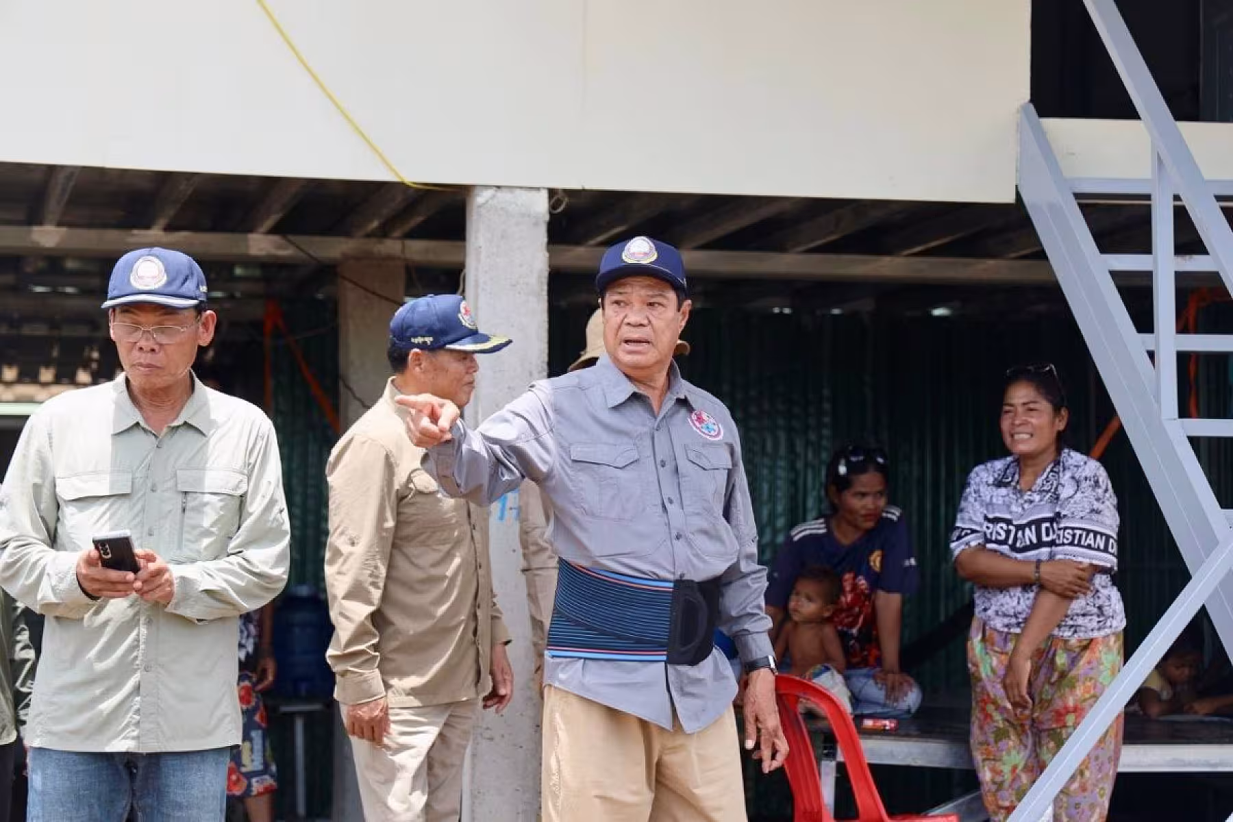 ឯកឧត្តម គន់ គីម អញ្ជើញចុះសួរសុខទុក្ខ និងត្រួតពិនិត្យស្ថានភាពជីវភាពរស់នៅបងប្អូនប្រជាពលរដ្ឋភៀសសឹករស់នៅភូមិរង់ចាំ 