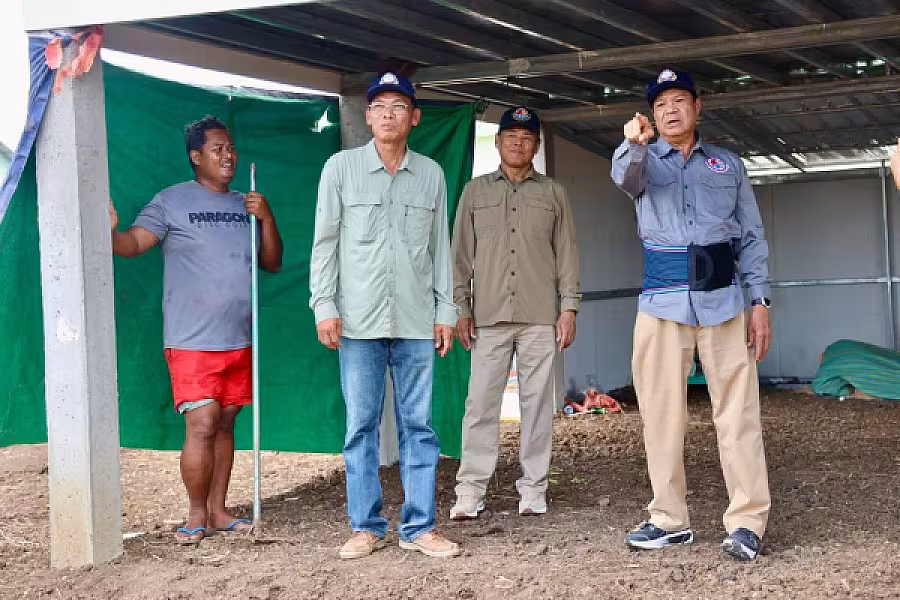 ឯកឧត្តម គន់ គីម អញ្ជើញចុះសួរសុខទុក្ខ និងត្រួតពិនិត្យស្ថានភាពជីវភាពរស់នៅបងប្អូនប្រជាពលរដ្ឋភៀសសឹករស់នៅភូមិរង់ចាំ  - Image 7