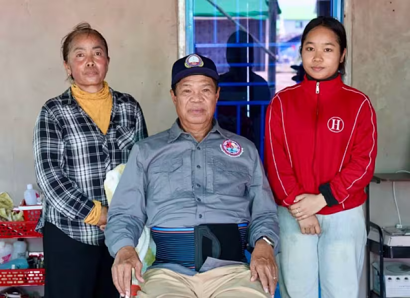 ឯកឧត្តម គន់ គីម អញ្ជើញចុះសួរសុខទុក្ខ និងត្រួតពិនិត្យស្ថានភាពជីវភាពរស់នៅបងប្អូនប្រជាពលរដ្ឋភៀសសឹករស់នៅភូមិរង់ចាំ  - Image 8