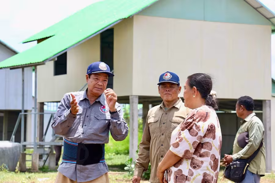 ឯកឧត្តម គន់ គីម អញ្ជើញចុះសួរសុខទុក្ខ និងត្រួតពិនិត្យស្ថានភាពជីវភាពរស់នៅបងប្អូនប្រជាពលរដ្ឋភៀសសឹករស់នៅភូមិរង់ចាំ  - Image 14