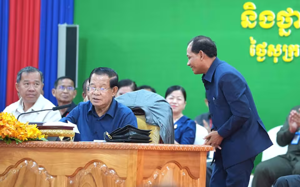 ឯកឧត្តម ភឺន ផល្លា និងលោកជំទាវឧកញ៉ា សាយ សោភា ព្រមទាំងកូនៗ ឧបត្ថម្ភថវិកាសាងសង់ផ្ទះ ៥០ ខ្នង