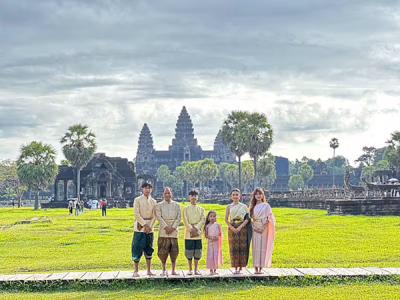 ឯកឧត្តម ភឺន ផល្លា និងលោកជំទាវឧកញ៉ា សាយ សោភា ព្រមទាំងកូនៗ ឧបត្ថម្ភថវិកាសាងសង់ផ្ទះ ៥០ ខ្នង - Image 3