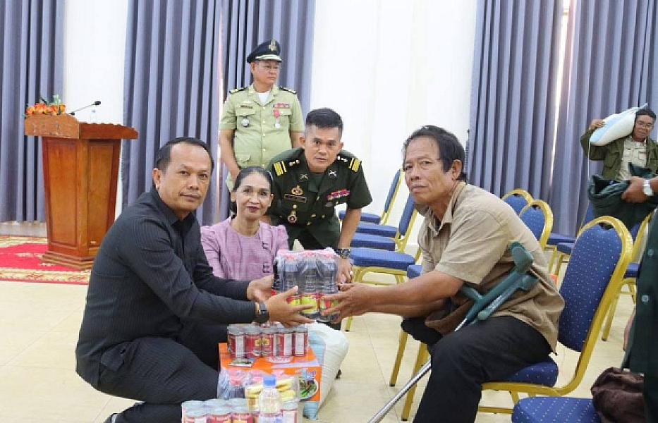 លោកឧត្តមសេនីយ៍ទោ សាន គឹម អឿន បានសហការជាមួយមន្ទីរសង្គមកិច្ចខេត្ត រៀបចំប្រារព្ធទិវាអតីយុទ្ធជន - Image 6