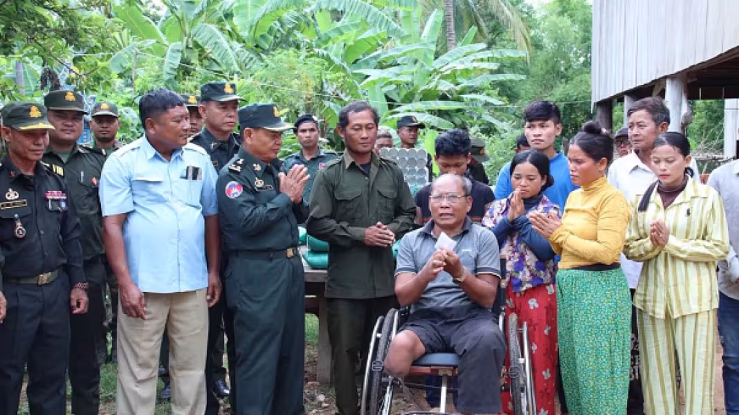 អ.ន.ក.ខេត្តកំពង់ធំ នាំយករទេះរុញ និងអំណោយជូនអតីតយុទ្ធជនពិការ - Image 8
