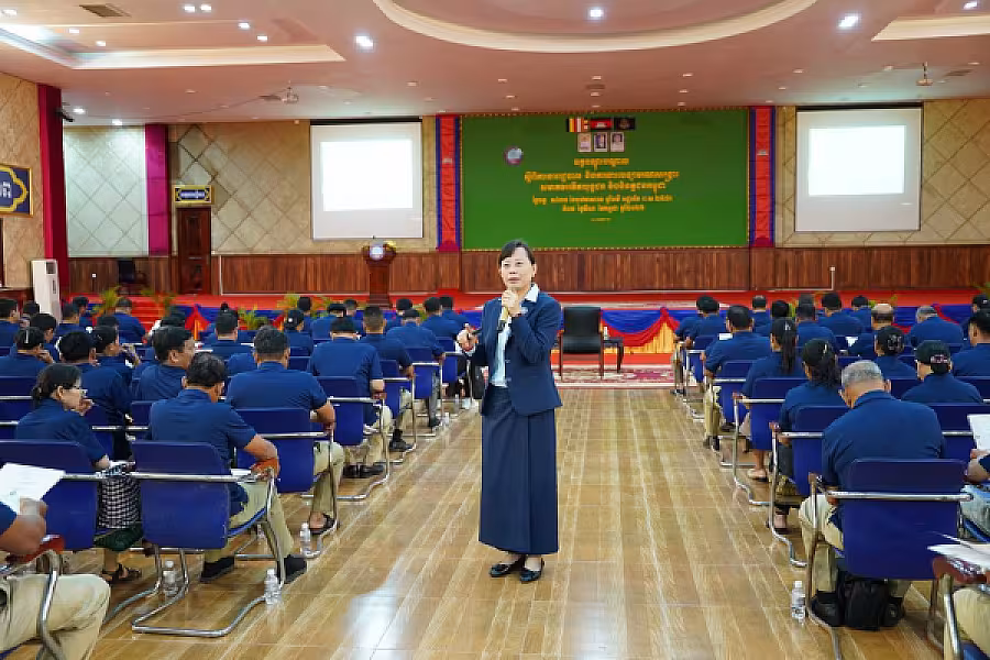 ឯកឧត្តម អ៊ុំ សុខ អញ្ជើញបើកវគ្គបណ្តុះបណ្តាលស្តីពីការងាររដ្ឋបាល និង ការងារបេឡាមរណសង្គ្រោះ ជូន អ.ន.ក.ខេត្តកំពត - Image 11
