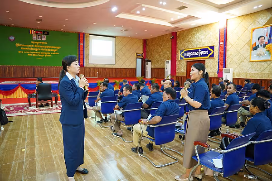 ឯកឧត្តម អ៊ុំ សុខ អញ្ជើញបើកវគ្គបណ្តុះបណ្តាលស្តីពីការងាររដ្ឋបាល និង ការងារបេឡាមរណសង្គ្រោះ ជូន អ.ន.ក.ខេត្តកំពត - Image 13