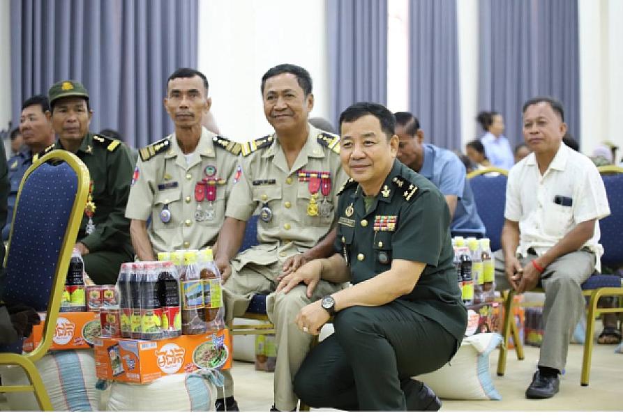 លោកឧត្តមសេនីយ៍ទោ សាន គឹម អឿន បានសហការជាមួយមន្ទីរសង្គមកិច្ចខេត្ត រៀបចំប្រារព្ធទិវាអតីយុទ្ធជន - Image 9