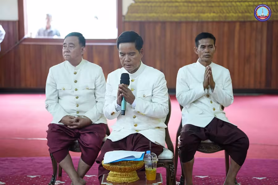 សម្តេច ម៉ែន សំអន អញ្ជើញ ថ្វាយ-ប្រគេន សៀវភៅ «ពុទ្ធិកវិទ្យាល័យព្រះសុរាម្រឹត ១១១ឆ្នាំ» ចំនួន ២៥០០ក្បាល និងទេយ្យទានជូនគណៈសង្ឃមហានិកាយនៅវត្តបទុមវត្តីរាជវរារាម - Image 7