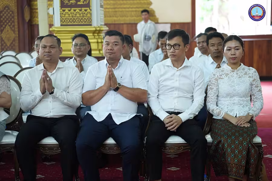 សម្តេច ម៉ែន សំអន អញ្ជើញ ថ្វាយ-ប្រគេន សៀវភៅ «ពុទ្ធិកវិទ្យាល័យព្រះសុរាម្រឹត ១១១ឆ្នាំ» ចំនួន ២៥០០ក្បាល និងទេយ្យទានជូនគណៈសង្ឃមហានិកាយនៅវត្តបទុមវត្តីរាជវរារាម - Image 10