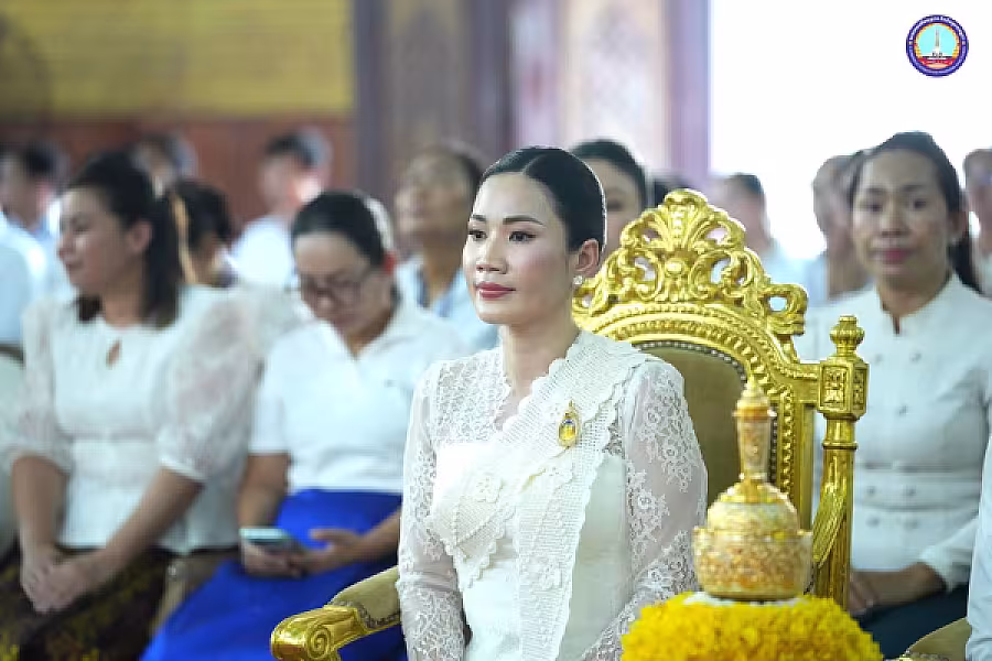 សម្តេច ម៉ែន សំអន អញ្ជើញ ថ្វាយ-ប្រគេន សៀវភៅ «ពុទ្ធិកវិទ្យាល័យព្រះសុរាម្រឹត ១១១ឆ្នាំ» ចំនួន ២៥០០ក្បាល និងទេយ្យទានជូនគណៈសង្ឃមហានិកាយនៅវត្តបទុមវត្តីរាជវរារាម - Image 13