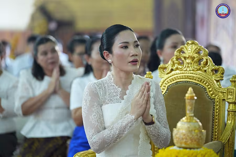សម្តេច ម៉ែន សំអន អញ្ជើញ ថ្វាយ-ប្រគេន សៀវភៅ «ពុទ្ធិកវិទ្យាល័យព្រះសុរាម្រឹត ១១១ឆ្នាំ» ចំនួន ២៥០០ក្បាល និងទេយ្យទានជូនគណៈសង្ឃមហានិកាយនៅវត្តបទុមវត្តីរាជវរារាម - Image 14