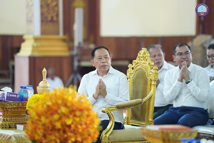 សម្តេច ម៉ែន សំអន អញ្ជើញ ថ្វាយ-ប្រគេន សៀវភៅ «ពុទ្ធិកវិទ្យាល័យព្រះសុរាម្រឹត ១១១ឆ្នាំ» ចំនួន ២៥០០ក្បាល និងទេយ្យទានជូនគណៈសង្ឃមហានិកាយនៅវត្តបទុមវត្តីរាជវរារាម - Image 15