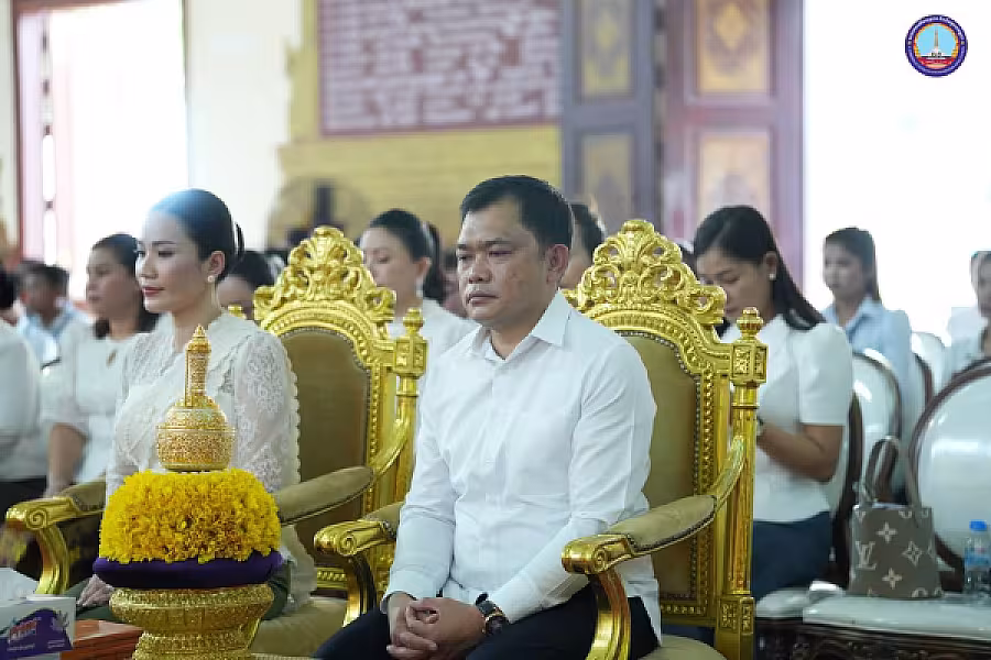 សម្តេច ម៉ែន សំអន អញ្ជើញ ថ្វាយ-ប្រគេន សៀវភៅ «ពុទ្ធិកវិទ្យាល័យព្រះសុរាម្រឹត ១១១ឆ្នាំ» ចំនួន ២៥០០ក្បាល និងទេយ្យទានជូនគណៈសង្ឃមហានិកាយនៅវត្តបទុមវត្តីរាជវរារាម - Image 16