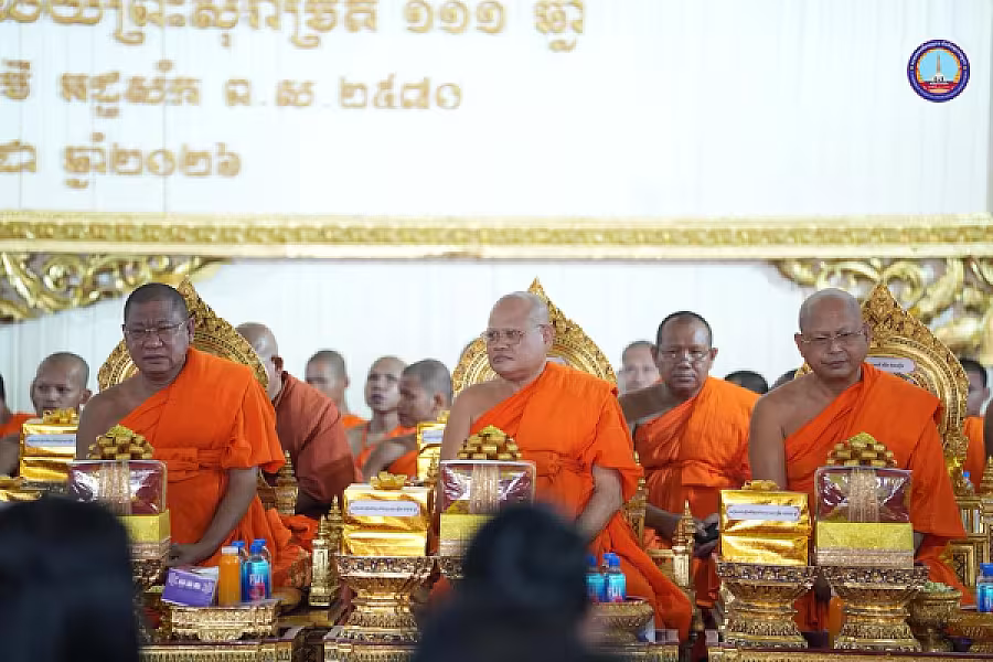 សម្តេច ម៉ែន សំអន អញ្ជើញ ថ្វាយ-ប្រគេន សៀវភៅ «ពុទ្ធិកវិទ្យាល័យព្រះសុរាម្រឹត ១១១ឆ្នាំ» ចំនួន ២៥០០ក្បាល និងទេយ្យទានជូនគណៈសង្ឃមហានិកាយនៅវត្តបទុមវត្តីរាជវរារាម - Image 19