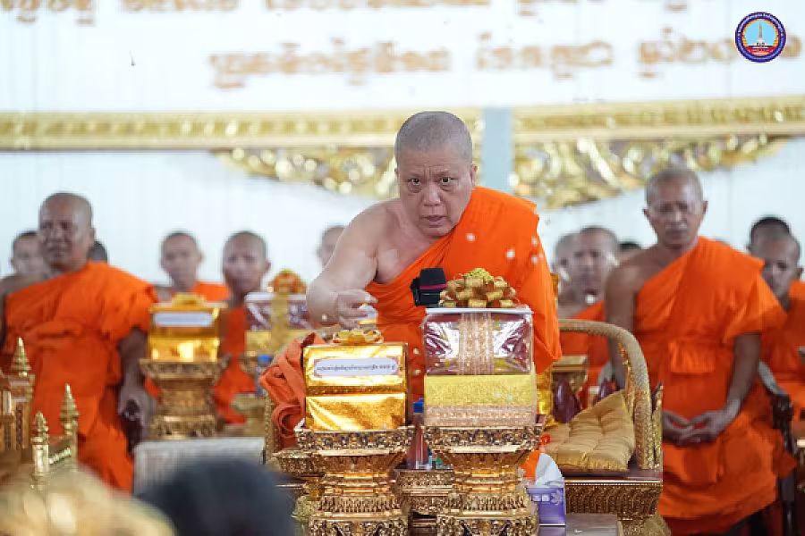 សម្តេច ម៉ែន សំអន អញ្ជើញ ថ្វាយ-ប្រគេន សៀវភៅ «ពុទ្ធិកវិទ្យាល័យព្រះសុរាម្រឹត ១១១ឆ្នាំ» ចំនួន ២៥០០ក្បាល និងទេយ្យទានជូនគណៈសង្ឃមហានិកាយនៅវត្តបទុមវត្តីរាជវរារាម - Image 20