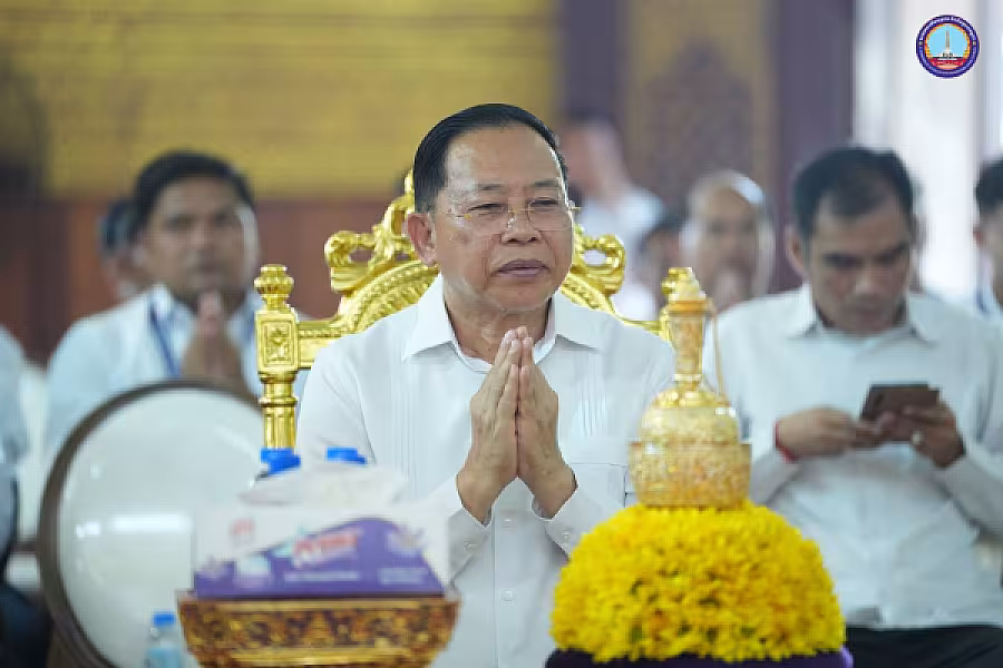 សម្តេច ម៉ែន សំអន អញ្ជើញ ថ្វាយ-ប្រគេន សៀវភៅ «ពុទ្ធិកវិទ្យាល័យព្រះសុរាម្រឹត ១១១ឆ្នាំ» ចំនួន ២៥០០ក្បាល និងទេយ្យទានជូនគណៈសង្ឃមហានិកាយនៅវត្តបទុមវត្តីរាជវរារាម - Image 24
