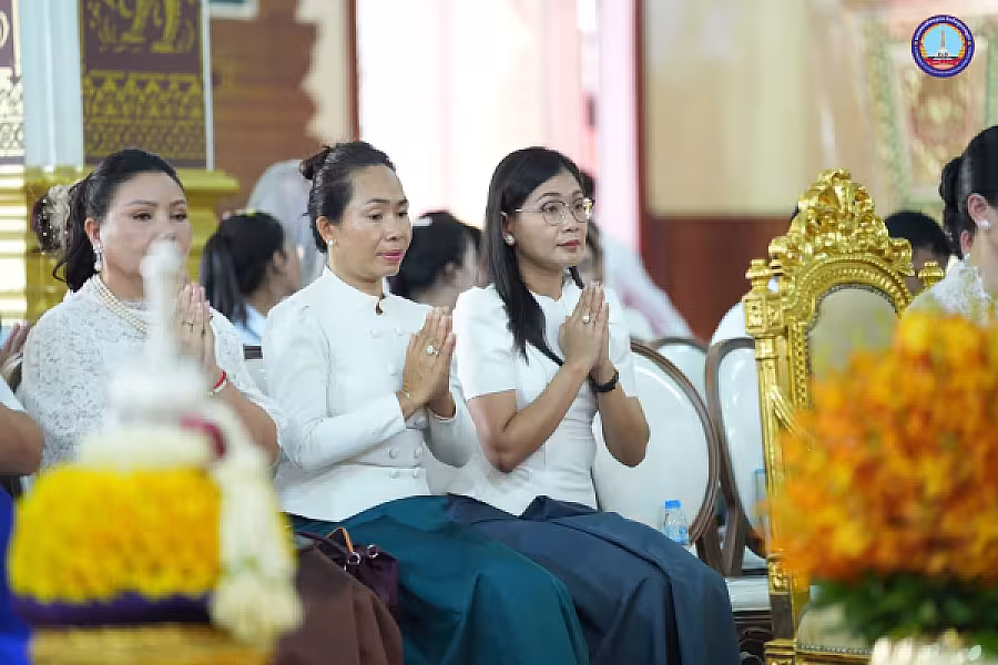 សម្តេច ម៉ែន សំអន អញ្ជើញ ថ្វាយ-ប្រគេន សៀវភៅ «ពុទ្ធិកវិទ្យាល័យព្រះសុរាម្រឹត ១១១ឆ្នាំ» ចំនួន ២៥០០ក្បាល និងទេយ្យទានជូនគណៈសង្ឃមហានិកាយនៅវត្តបទុមវត្តីរាជវរារាម - Image 25