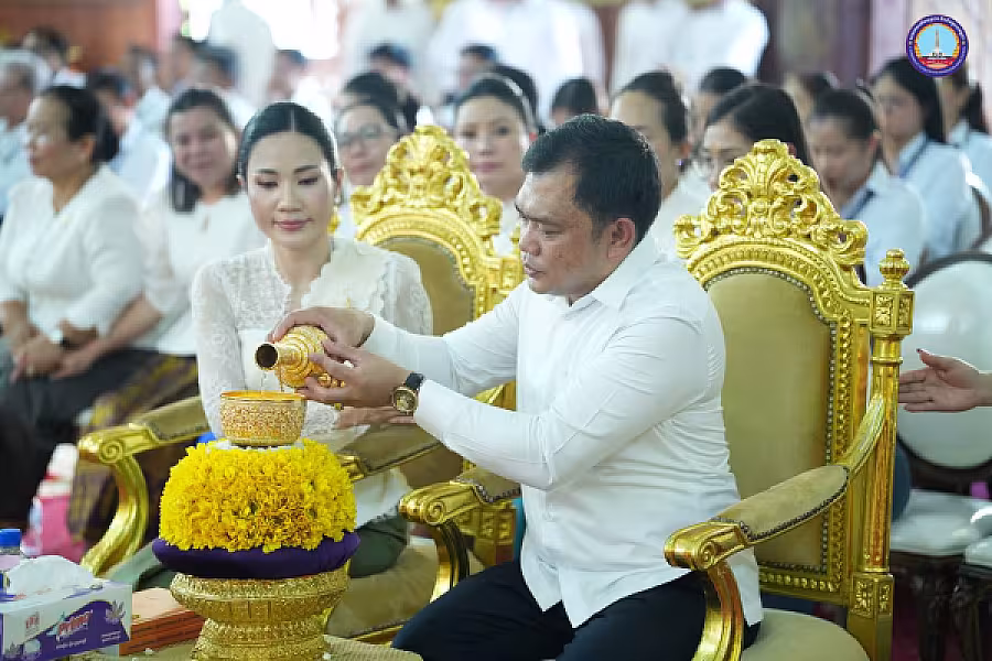សម្តេច ម៉ែន សំអន អញ្ជើញ ថ្វាយ-ប្រគេន សៀវភៅ «ពុទ្ធិកវិទ្យាល័យព្រះសុរាម្រឹត ១១១ឆ្នាំ» ចំនួន ២៥០០ក្បាល និងទេយ្យទានជូនគណៈសង្ឃមហានិកាយនៅវត្តបទុមវត្តីរាជវរារាម - Image 29