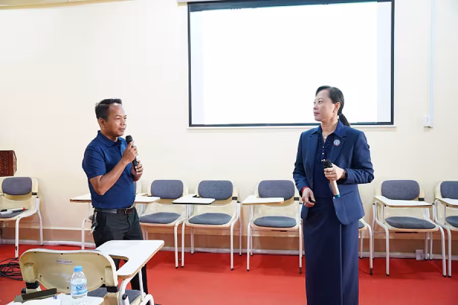 ឯកឧត្តម អ៊ុំ សុខ អញ្ជើញបើកវគ្គបណ្តុះបណ្តាលស្តីពីការងាររដ្ឋបាល និង ការងារបេឡាមរណសង្គ្រោះ ជូន អ.ន.ក.ខេត្តកែប - Image 26