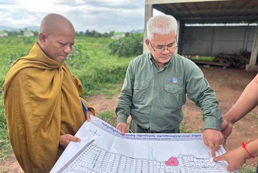 អ.ន.ក.ខេត្តបាត់ដំបង ចុះពិនិត្យទីតាំងដីសម្បទានសង្គមកិច្ចសម្រាប់ធ្វើវត្ត  - Image 3