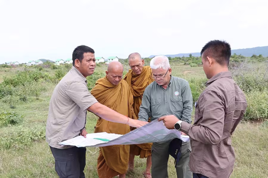 អ.ន.ក.ខេត្តបាត់ដំបង ចុះពិនិត្យទីតាំងដីសម្បទានសង្គមកិច្ចសម្រាប់ធ្វើវត្ត  - Image 4