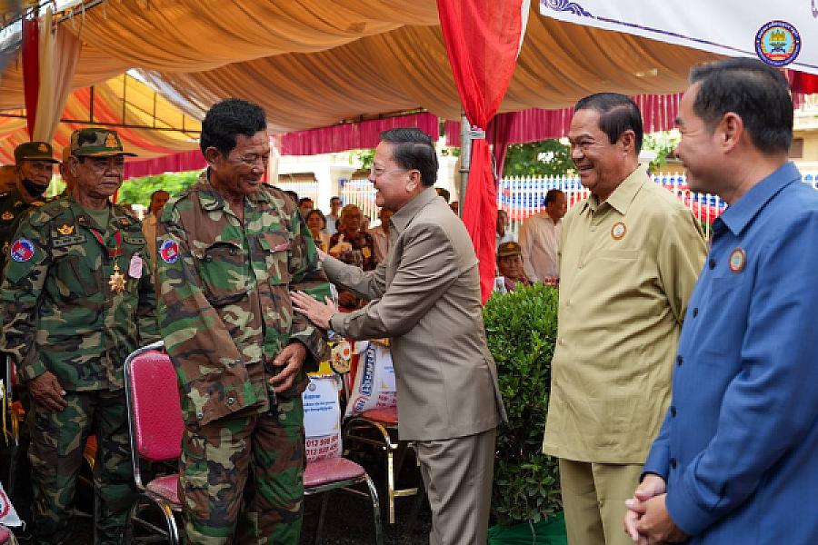 ឯកឧត្តមសន្តិបណ្ឌិត នេត សាវឿន រម្លឹកថា កម្ពុជាមានសុខសន្តិភាពបានមកពីអតីតយុទ្ធជន - Image 5