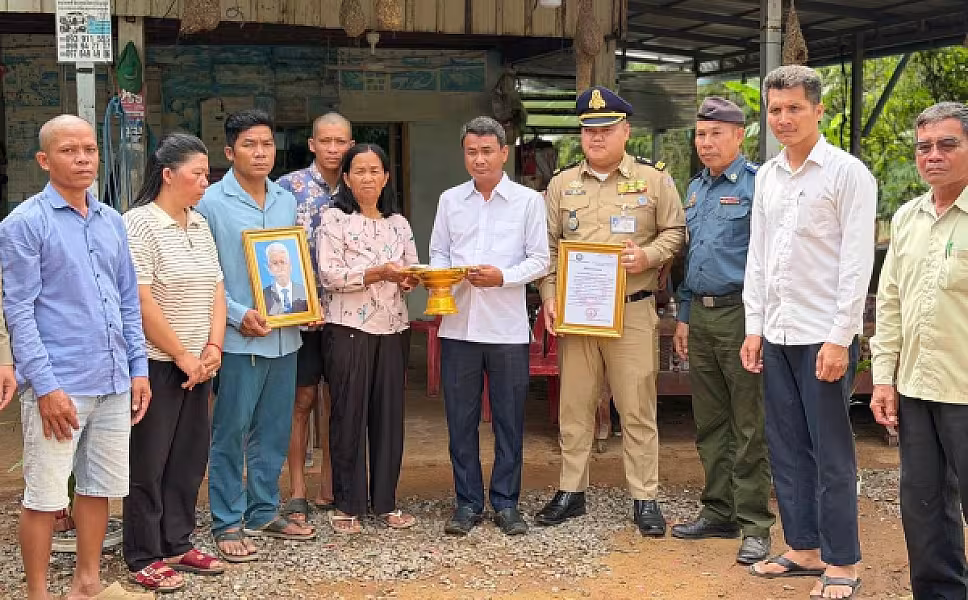 អ.ន.ក.ស្រុកគាស់ក្រឡ នាំយកថវិកាបេឡាមរណសង្គ្រោះជូនគ្រួសារសពជាសមាជិក