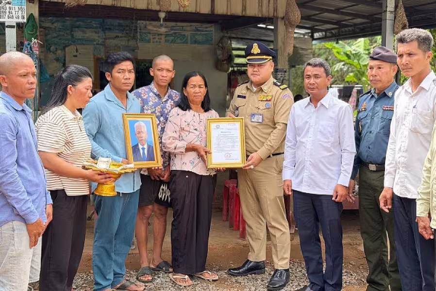 អ.ន.ក.ស្រុកគាស់ក្រឡ នាំយកថវិកាបេឡាមរណសង្គ្រោះជូនគ្រួសារសពជាសមាជិក - Image 2