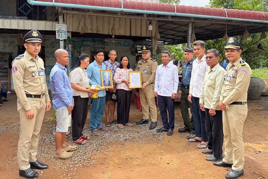 អ.ន.ក.ស្រុកគាស់ក្រឡ នាំយកថវិកាបេឡាមរណសង្គ្រោះជូនគ្រួសារសពជាសមាជិក - Image 3