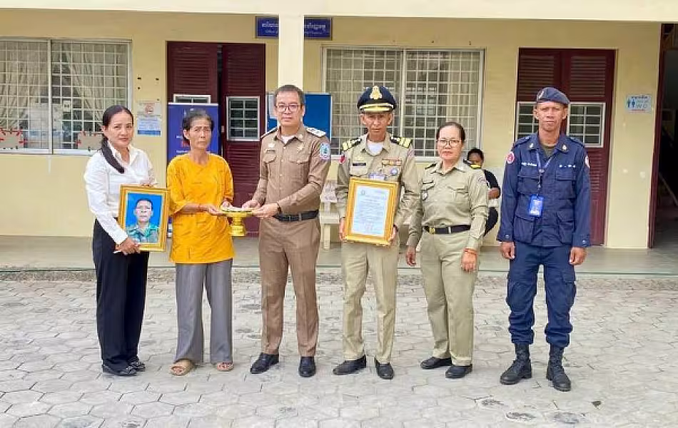 អ.ន.ក.ក្រុងបាត់ដំបង នាំយកថវិកាបេឡាមរណសង្គ្រោះជូនគ្រួសារសពជាសមាជិក