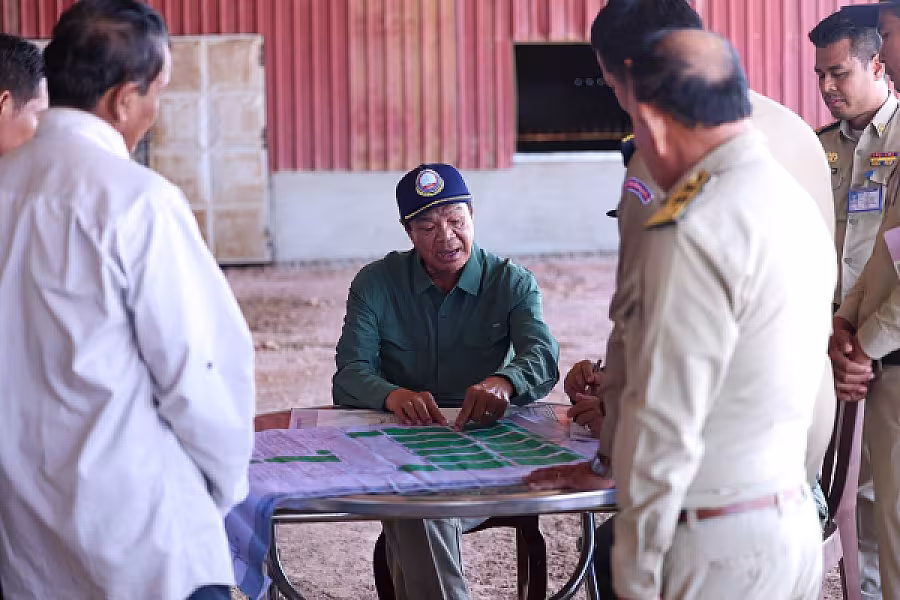 ឯកឧត្តម គន់ គីម អញ្ជើញពិនិត្យវឌ្ឍនភាពហេដ្ឋារចនាក្នុងភូមិអតីតយុទ្ធជន និងនិវត្តជនកម្ពុជា ក្នុងខេត្តបាត់ដំបង - Image 2