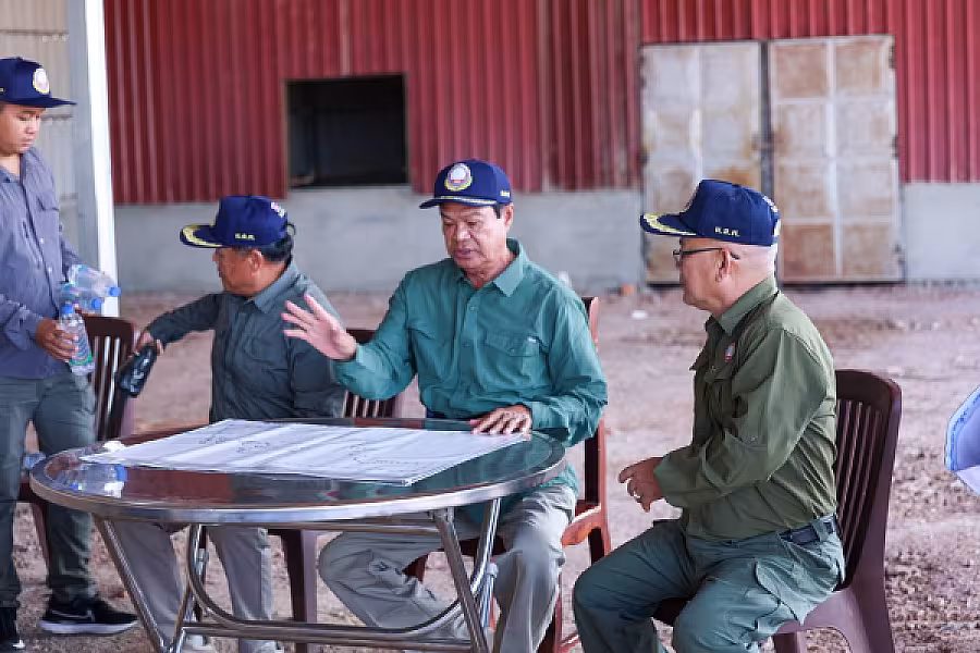 ឯកឧត្តម គន់ គីម អញ្ជើញពិនិត្យវឌ្ឍនភាពហេដ្ឋារចនាក្នុងភូមិអតីតយុទ្ធជន និងនិវត្តជនកម្ពុជា ក្នុងខេត្តបាត់ដំបង - Image 3