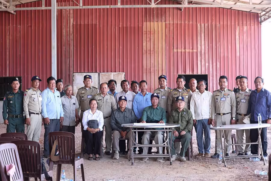 ឯកឧត្តម គន់ គីម អញ្ជើញពិនិត្យវឌ្ឍនភាពហេដ្ឋារចនាក្នុងភូមិអតីតយុទ្ធជន និងនិវត្តជនកម្ពុជា ក្នុងខេត្តបាត់ដំបង - Image 7