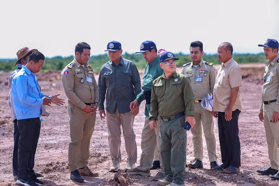 ឯកឧត្តម គន់ គីម អញ្ជើញពិនិត្យវឌ្ឍនភាពហេដ្ឋារចនាក្នុងភូមិអតីតយុទ្ធជន និងនិវត្តជនកម្ពុជា ក្នុងខេត្តបាត់ដំបង - Image 10