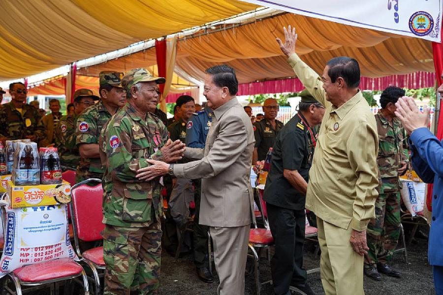 ឯកឧត្តមសន្តិបណ្ឌិត នេត សាវឿន រម្លឹកថា កម្ពុជាមានសុខសន្តិភាពបានមកពីអតីតយុទ្ធជន - Image 7