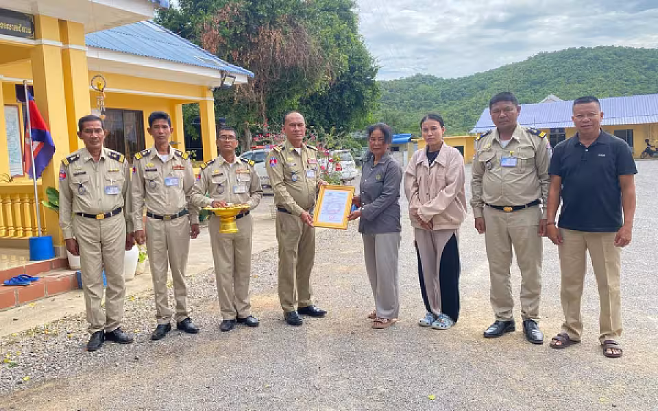 អ.ន.ក.​​ ស្រុកបាណន់​​ យកថវិកាបេឡាមរណសង្គ្រោះជូនគ្រួសារសពសមាជិក