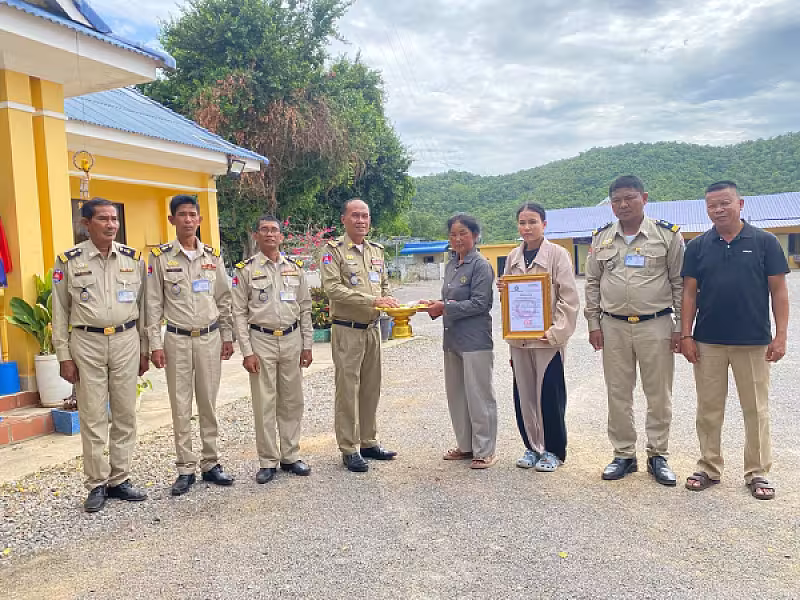 អ.ន.ក.​​ ស្រុកបាណន់​​ យកថវិកាបេឡាមរណសង្គ្រោះជូនគ្រួសារសពសមាជិក - Image 2