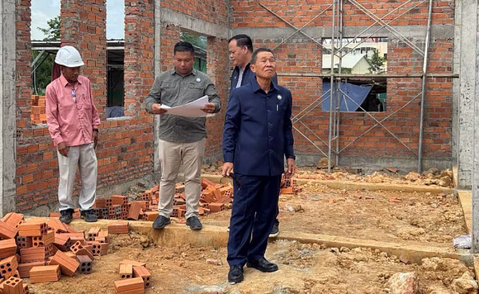 ឯកឧត្តម ឈៀ ស៊ីដារ៉ា អញ្ជើញចុះពិនិត្យវឌ្ឍនភាពសាងសង់ទីស្នាក់ការ អ.ន.ក.ខេត្តតាកែវ 