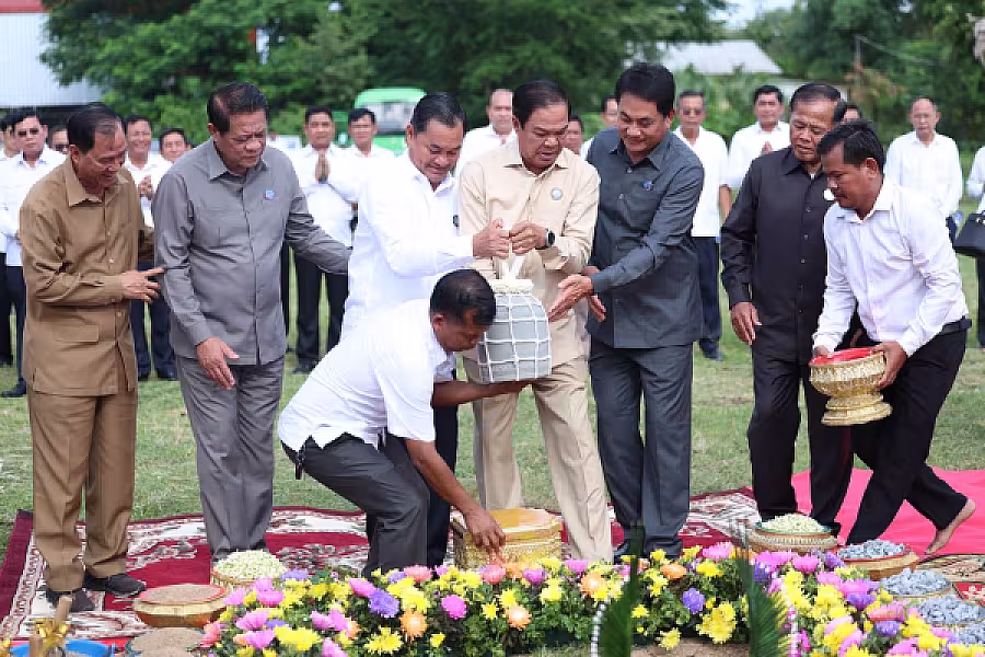 ឯកឧត្តម គន់ គីម អញ្ជើញក្នុងពិធីបញ្ចុះបឋមសិលាសាងសង់អគារទីស្នាក់ការ អ.ន.ក.ខេត្តកំពង់ស្ពឺ - Image 16