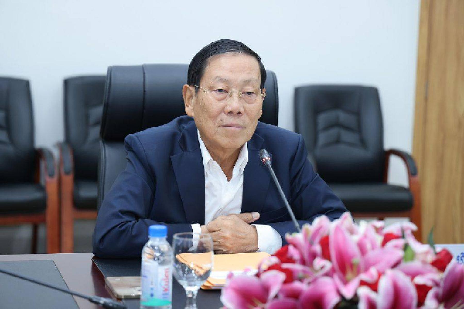 អ្នកឧកញ៉ា វិញ ហួរ អភិបាលក្រុមហ៊ុនកំពតផត ចូលរួមឧបត្ថម្ភថវិកាចំនួន ៥.០០០ដុល្លារ ដើម្បីរៀបចំមហាសន្និបាតវិសាមញ្ញតំណាងសមាគមអតីតយុទ្ធជនកម្ពុជា ទូទាំងប្រទេស