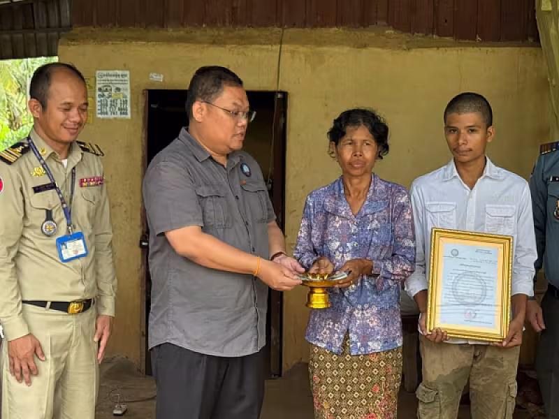 អ.ន.ក.ស្រុកអូរាំងឪ ចុះប្រគល់ថវិកាបេឡាមរណសង្គ្រោះជូនគ្រួសារសពជាសមាជិក - Image 2