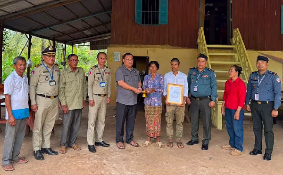 អ.ន.ក.ស្រុកអូរាំងឪ ចុះប្រគល់ថវិកាបេឡាមរណសង្គ្រោះជូនគ្រួសារសពជាសមាជិក