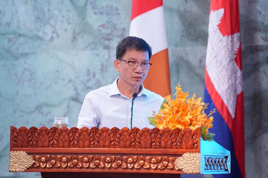 លោក​ ហុី​ សាយ​  ប្រធាន​មន្ទីរ​រៀបចំដែនដី​នគរូបនីយកម្ម​សំណង់​និង​សុរិយោដី​ខេត្ត​សៀមរាប​ សូមចូលរួមថវិកាចំនួន ៥០មុឺនរៀល ដើម្បីរៀបចំមហាសន្និបាតវិសាមញ្ញតំណាងសមាគមអតីតយុទ្ធជនកម្ពុជាទូទាំងប្រទេស