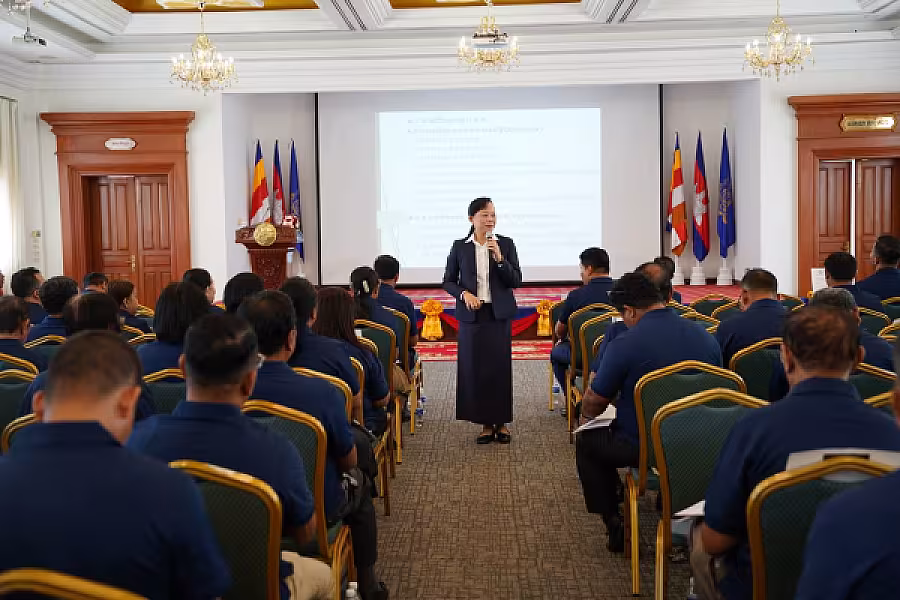 ឯកឧត្តម អ៊ុំ សុខ អញ្ជើញបើកវគ្គបណ្តុះបណ្តាលស្តីពីការងាររដ្ឋបាល និងការងារបេឡាមរណសង្គ្រោះ ជូន អ.ន.ក.រាជធានីភ្នំពេញ - Image 10