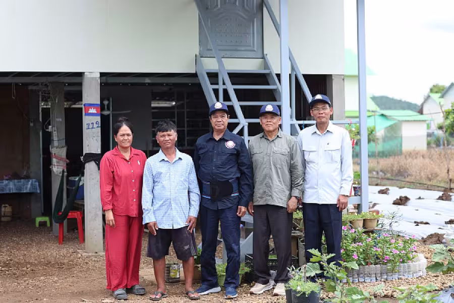 ឯកឧត្តម គន់ គីម អញ្ជើញចុះសួរសុខទុក្ខ និងពិនិត្យជីវភាព ប្រជាពលរដ្ឋភៀសសឹក នៅភូមិរង់ចាំ - Image 5